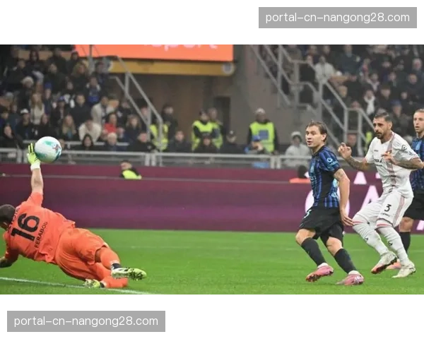 热那亚对阵乌迪内斯赛前,球场因天气原因进行紧急排水检查 热那亚对阵乌迪内斯赛前,球场因天气原因进行紧急排水检查